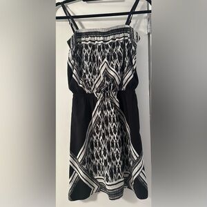 Express Women’s Black & White Cinched waist dress with removable straps Sz: XS